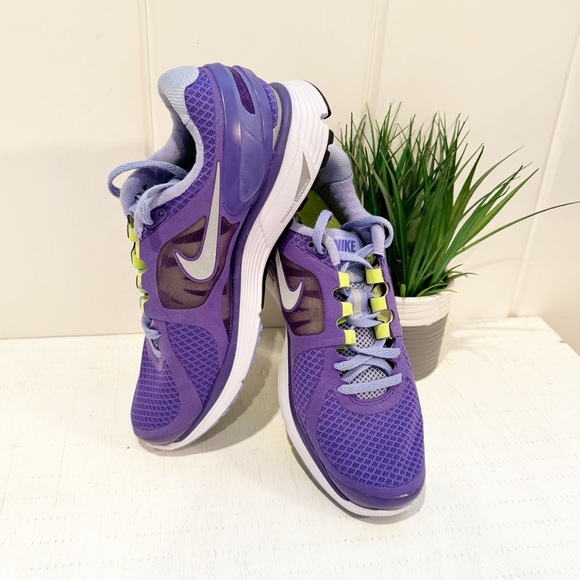 Nike Runners Sneakers Size 8 - Picture 1 of 5